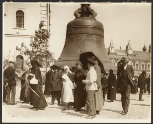 [Valokuvia Venäjän opintomatkalta, joita käytettiin maalaukseen "Maaorjuuden lakkauttaminen Venäjällä" (1914), "Eepos slaavien syklistä, Moskova"]