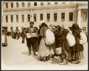 [Valokuvia Venäjän opintomatkalta, joita käytettiin maalaukseen "Maaorjuuden lakkauttaminen Venäjällä" (1914), "Eepos slaavien syklistä, Moskova"]