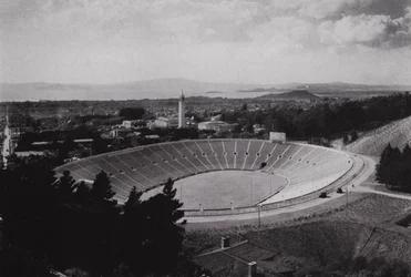 Kalifornia: Berkeley, University of California Memorial Stadium, 75 000 istumapaikkaa (m/v kuva)