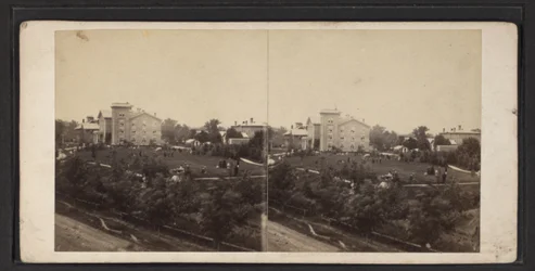 Rakennus ja tontti, Oneida Community, New Yorkin osavaltio, n. 1870 (m/v kuva)