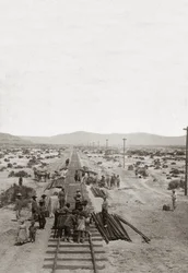 Central Pacific Railwaysin rakentaminen vuonna 1869 - Nevada - Työntekijät rakentavat Central Pacific Companyn rautateitä rakentaakseen ensimmäisen Pohjois-Amerikan mannertenvälisen rautatien. (Keski-Tyynenmeren rautatieyhtiö)