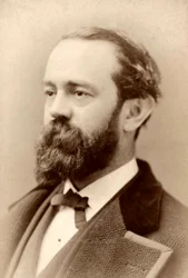 Henry Draper 1837 - 1882, lääkäri, amatööritähtitieteilijä ja tähtivalokuvauksen pioneeri.