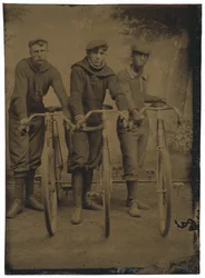 Marshall Walters "Major" Taylor ja polkupyöräilijät,c. 1899 (kuva)