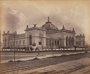 Satavuotisnäyttelyn muistosali, 1876 (gelatiinihopeaprintti)