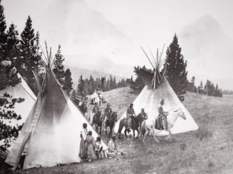 Amerikan alkuperäisasukkaiden tiipiileiri, Montana, noin 1900