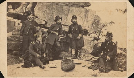 "Osa kenraali Gearyn esikuntaa. Otettu Lookout Mountainin huipulla joulupäivänä.",1863 (kuva).