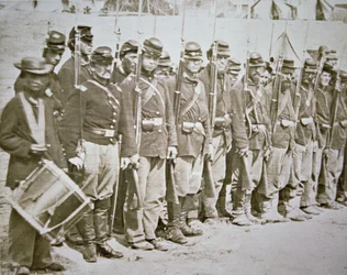 Kuudes Maine Infantry Regt. Unionin armeija paraatissa Fredericksburgin taistelun jälkeen