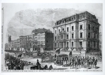 New York City: New Yorkin värikkäiden asukkaiden mielenosoitus Yhdysvaltojen perustuslain 15. muutoksen hyväksymisen kunniaksi, 8. huhtikuuta 1870, "Frank Leslien kuvitettu sanomalehti", 10. huhtikuuta 1870 (kaiverrus) (mustavalkoinen)