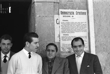 CROTONE - DC-MANIFESTIN MUKAISESTI