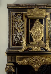 Art France: Kaappi koristaa kuningas Ludvig XIV:n (1638-1715) hahmoa Hercules Gaulois