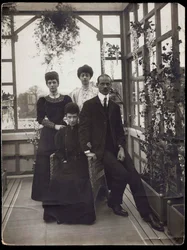 Dagmar de Danemark (1847-1928) - Michel Alexandrovitch de Russie (1878-1918) - Aleksandra Tanskasta (1844-1925) ja prinsessa Victoria - orskukeisarinna Maria Fjodorovna (Feodorovna), suurherttua Mikael Aleksandrovitš, Ison-Britannian kuningatar Aleksandra 