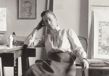 Hilma af Klint työhuoneessaan Hamngatanilla Tukholmassa, n. 1895 (valokuva)
