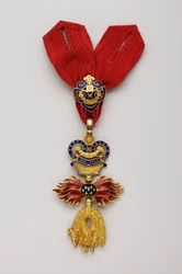 Golden Fleecen ritarikunta: Itävallan Golden Fleece - Alennettu merkki - 1850-1900 - Kulta ja emalit - Korkeus: 7,6 cm; L: 4,5 cm; Paino: 42 g - Yksityinen kokoelma
