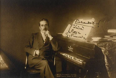 Muotokuva säveltäjä Giacomo Puccinista (1858-1924)