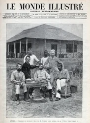 Royal Niger Companyn pääagentin Frederick Bedfordin (1838-1913) vastaanotto luutnantti Mizonin toimesta. Ranskalainen tutkimusmatkailija Louis Alexandre Antoine Mizon (1853-1899) Länsi-Afrikan matkallaan. Sanomalehti. Kaiverrus "Le monde illustree" vuodelt