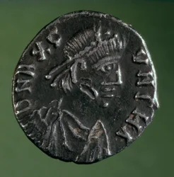 Hopeadenieri, jossa on vandaalien kuninkaan Gunthamundin (484-496) kuva.