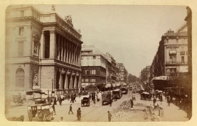 Marseillen kaupunki ja sen ympäristö noin 1885-1890: Rue Canebieren ja Rue de Noaillesin näkökulma, yksityinen kokoelma