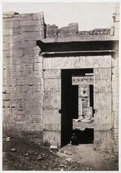 Karnakin rauniot, noin 1900 (kuva).