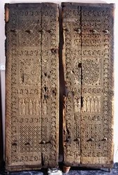 Pari veistettyä armenialaista pähkinäpuista ovia, jotka kuvaavat Kristusta kuuden apostolin ja pyhän kanssa, 1312