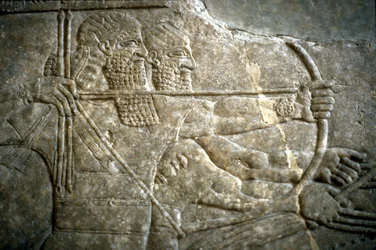 Kuningas Ashurnasirpal II kuninkaallisen leijonanmetsästyksen aikana, 650-620 eaa