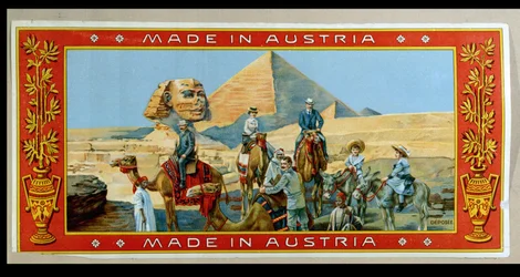 Turisteja Egyptin pyramideilla, fessilaatikon etiketti, noin 1914