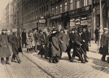 Lenin Tukholmassa Ture Nermanin ja Carl Lindhagenin kanssa 13. huhtikuuta 1917