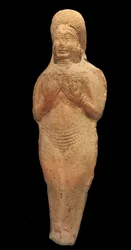 Alastoman naisen pienoisveistos. Terrakotta, Babylon, 2. vuosituhat eKr. Musée de la Castre, Cannes.