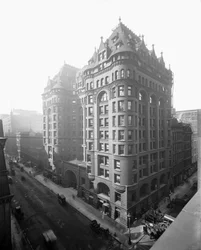 Naisten temppelin rakennus osoitteessa 102-116 South LaSalle Street, Chicago, Illinois, USA, noin 1905 (s/w-kuva).