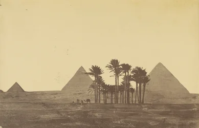 Pyramidit.