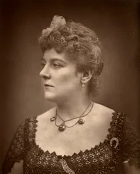 Brittinäyttelijä Henrietta Lindley elokuvassa Jim the Penman, 1886