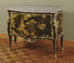 Louis XV lipasto (kullattua puuta, pronssia ja marmoria)