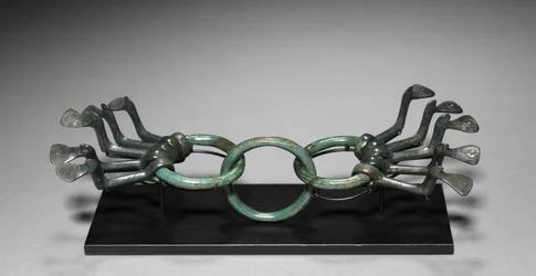 Pata-ornamentti, noin 1200 eaa