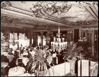Ruokasali Hotel Savoyssa, n. 1895-1896 (hopeagelatiiniprintti)