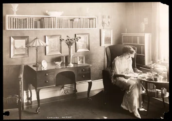 Crystal Herne, n. 1905 (hopeagelatiiniprintti)