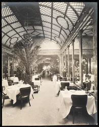 Imperial-hotellin ruokasali, 1904 (hopeagelatiinipaino)