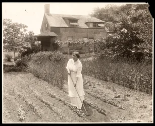 Emily Wakeman Hartley, n. 1913 (hopeagelatiiniprintti)