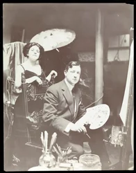 Harrison Fisher ja malli, 1908-9 (hopeagelatiinivedos).