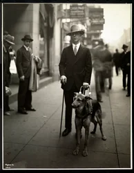 Mr. Himmel New York Association for the Blindista, 111 East 59th Street, rew York, 1930 (hopeagelatiiniprintti)