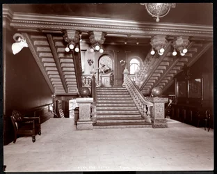Portaat Park Avenue -hotellissa, 1901 tai 1902 (hopea gelatiiniprintti)