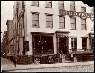 Hotel Martin 19 Lafayette Place, New York, 1896 (hopeagelatiinipaino).