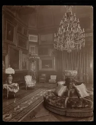 Rouva William Astorin asunto, 5th Avenue ja 34th Street, New York, 1894 (hopeagelatiinipaino).