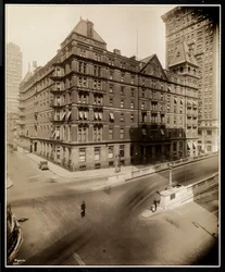 Murray Hill Hotel, Park Avenue ja 40th Street, New York, 1919 (hopeagelatiiniprintti)