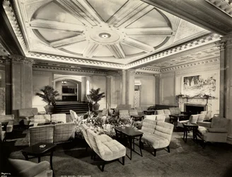 Lounge, joka näyttää lounaaseen: Hotel White, 37th Street ja Lexington Avenue, New York, 1937 (hopeagelatiiniprintti)