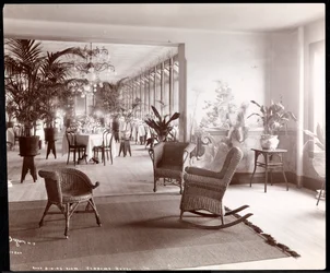 Katon ruokasali Vendome-hotellissa, 1903 (hopeagelatiiniprintti)