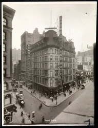 Näkymä Grand Hotel ay 31st Streetin ja Broadwayn kulmasta, New York, n.1914 (hopeagelatiinivedos).