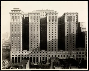 Näkymä Hotel Pennsylvanian eteläpuolelta, 7th Avenue ja 32nd Street, New York, 1919 (hopeagelatiiniprintti)