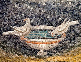 Bysanttilainen taide: "Kyyhkyset juovat suihkulähteellä" Mosaiikin yksityiskohta. n. 425. Roomalaisen keisarinnan Galla Placidian (390-450) mausoleumi. Ravenna, Italia