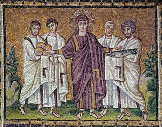 Bysanttilainen taide: "Leipien ja kalojen moninkertaistaminen". Mosaiikki 6. vuosisadalta. Sant’Apollinare Nuovon basilika Ravennassa (Sant’Apollinare Nuovo, Ravenna).