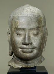 Kuningas Jayavarman VII:n (1181–1220) pää (pronssi)