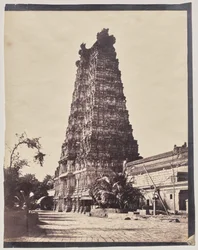 Länsiportti (Gopuram) Meenakshi Sundareshwar -temppelissä, Madurai